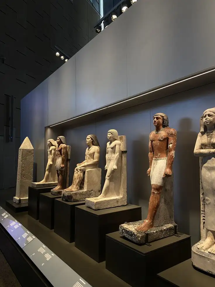 Day Trip to Giza Pyramids & Egyptian Museum from Hurghada by Plane