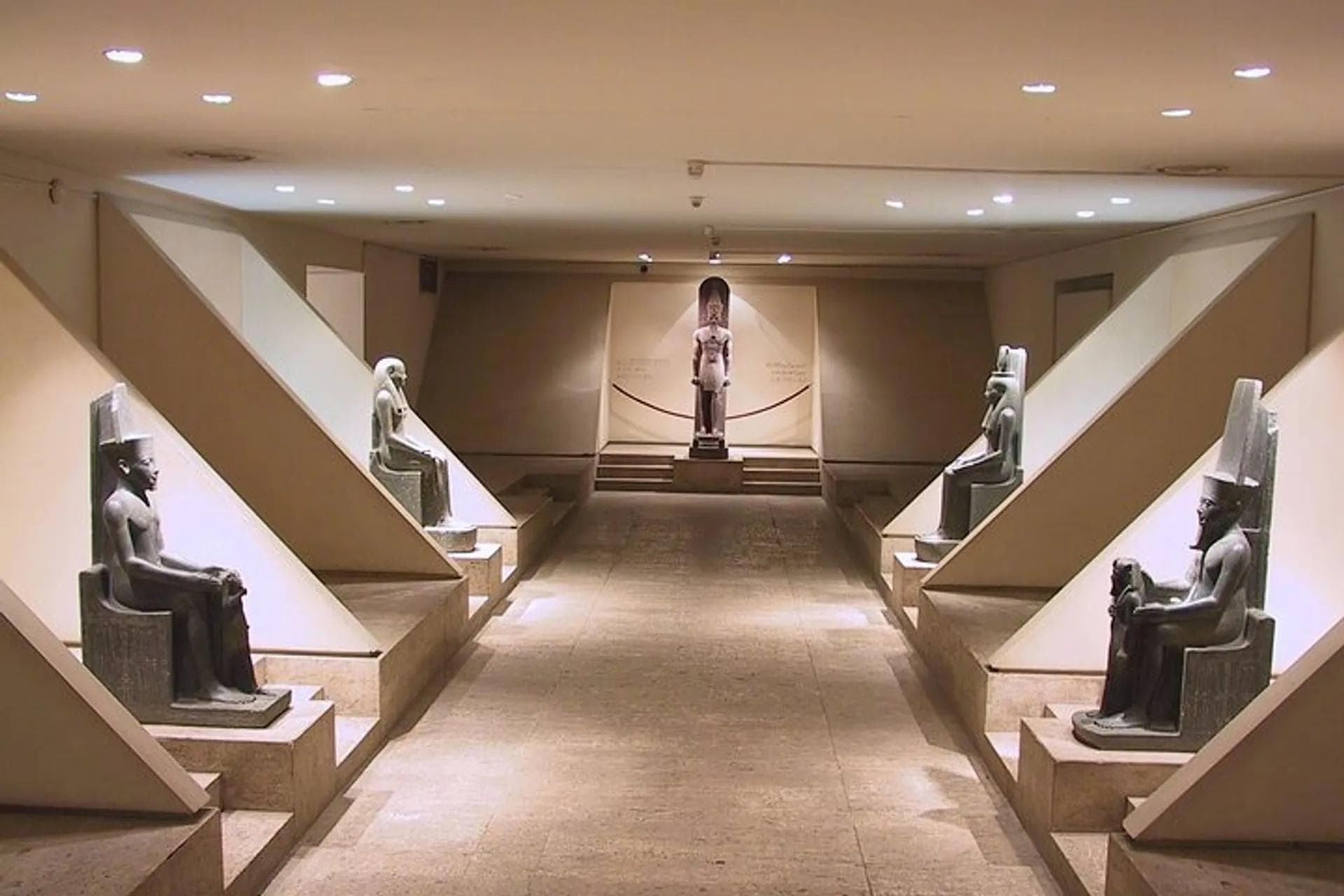 Private Tour to Luxor Museum & Mummification Museum